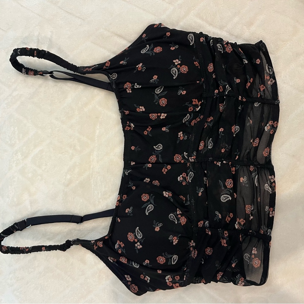 gilly hicks top
